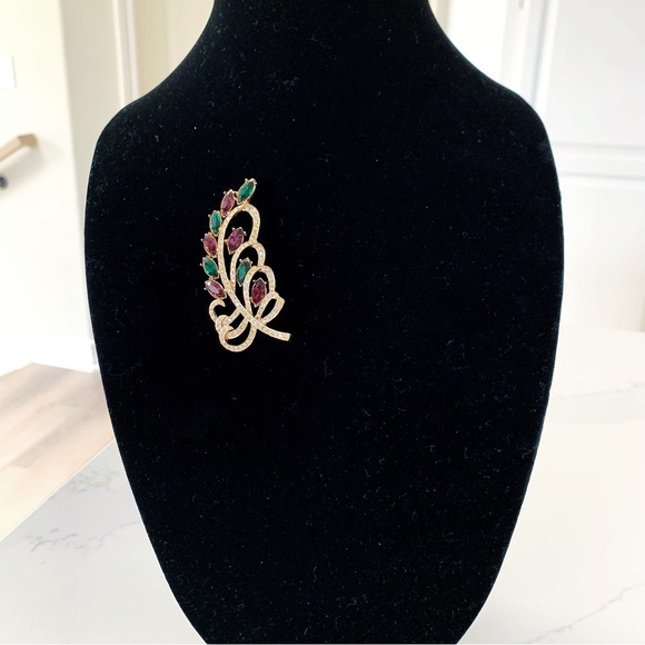 🤩 Stunning Vintage Gold Tone Amethyst & Rhinestone Feather Brooch - Picture 5 of 6